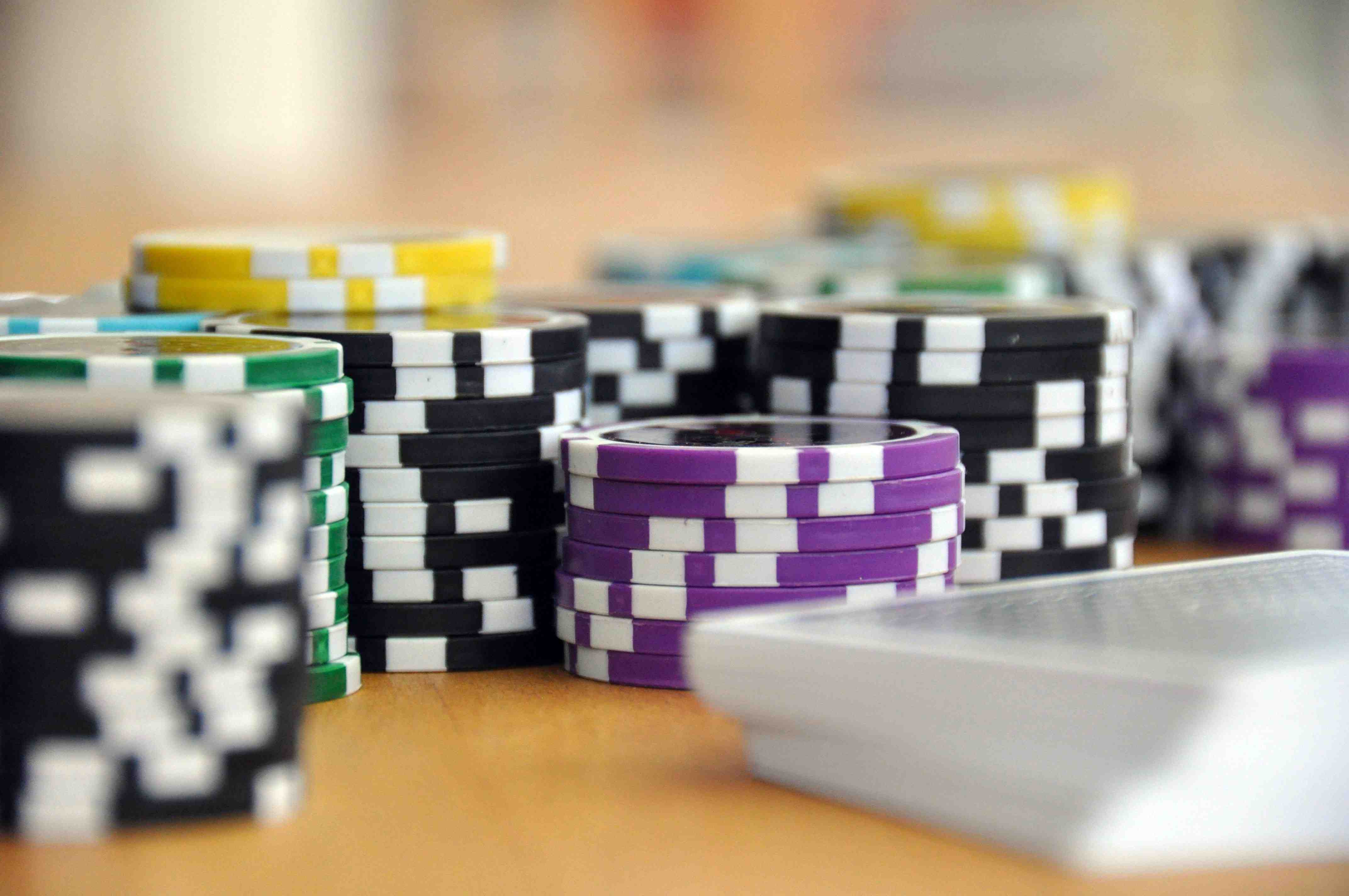 Pengalaman bermain sportsbook dan kasino online dengan empayer88 yang aman dan mudah
